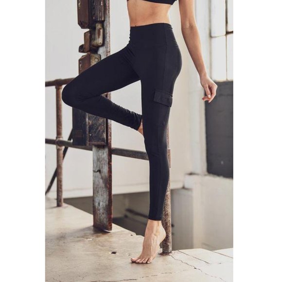 Highwaist Cargo Leggings with Velcro Pockets - Picture 7 of 9